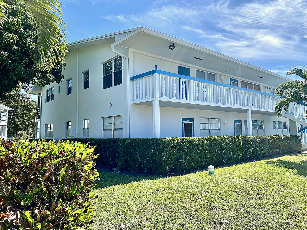 South Florida Real Estate | View 114 Oakridge I | 2 Beds, 1 Bath