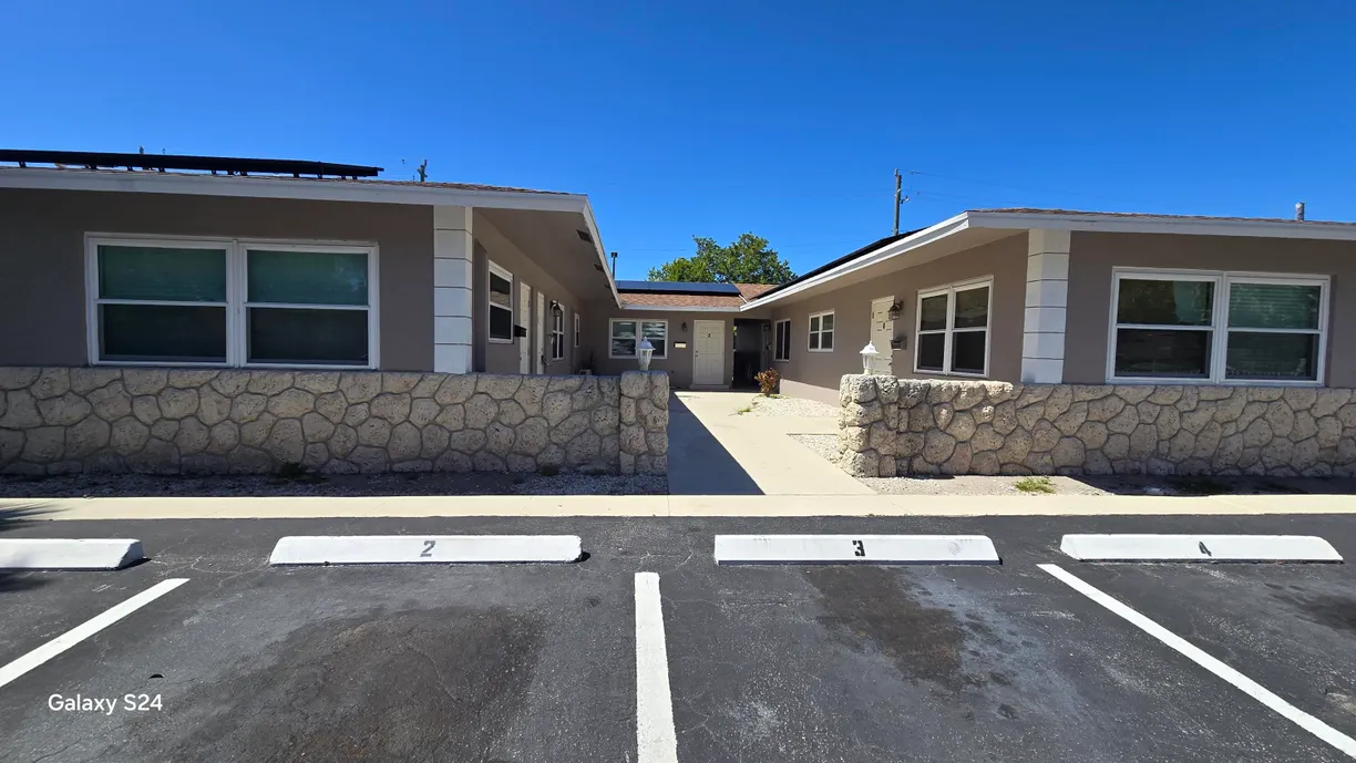 South Florida Real Estate | View 4761 NE 21 Terrace, 1 | 1 Bed, 1 Bath