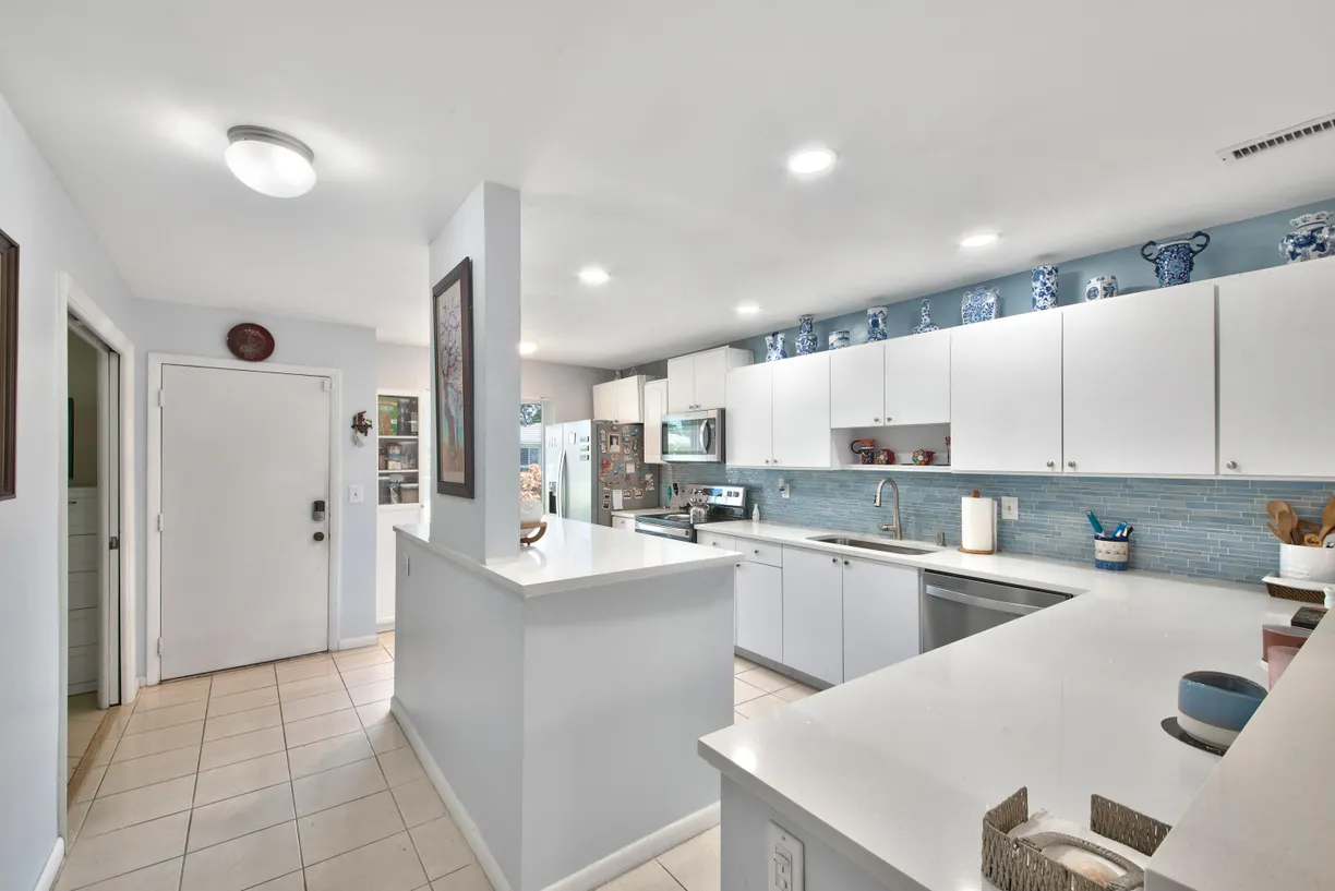 South Florida Real Estate | View 13976 Via Flora, D | Listing