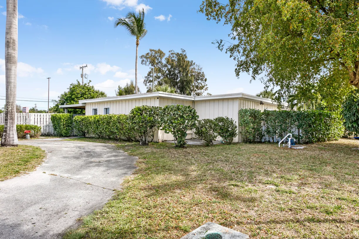 South Florida Real Estate | View 2839 Seminole Road | 2 Beds, 2 Baths