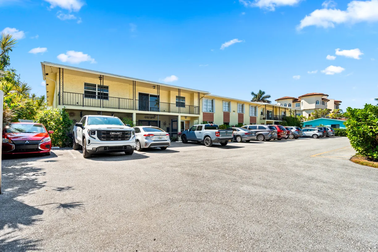 South Florida Real Estate | View 1962 NE 6th Street, 4b | 3 Beds, 2 Baths