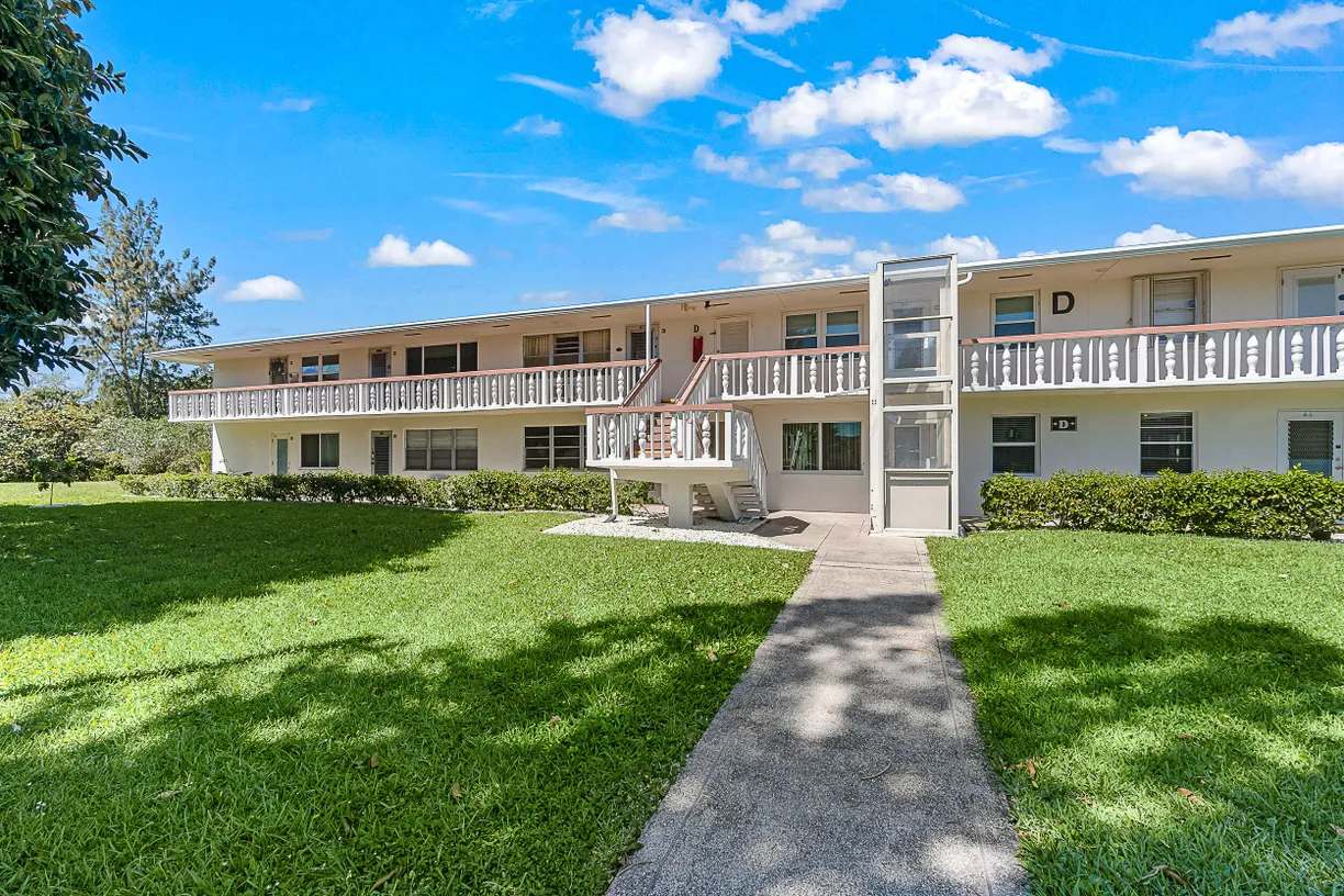 South Florida Real Estate | View 79 Camden D | 1 Bed, 1 Bath