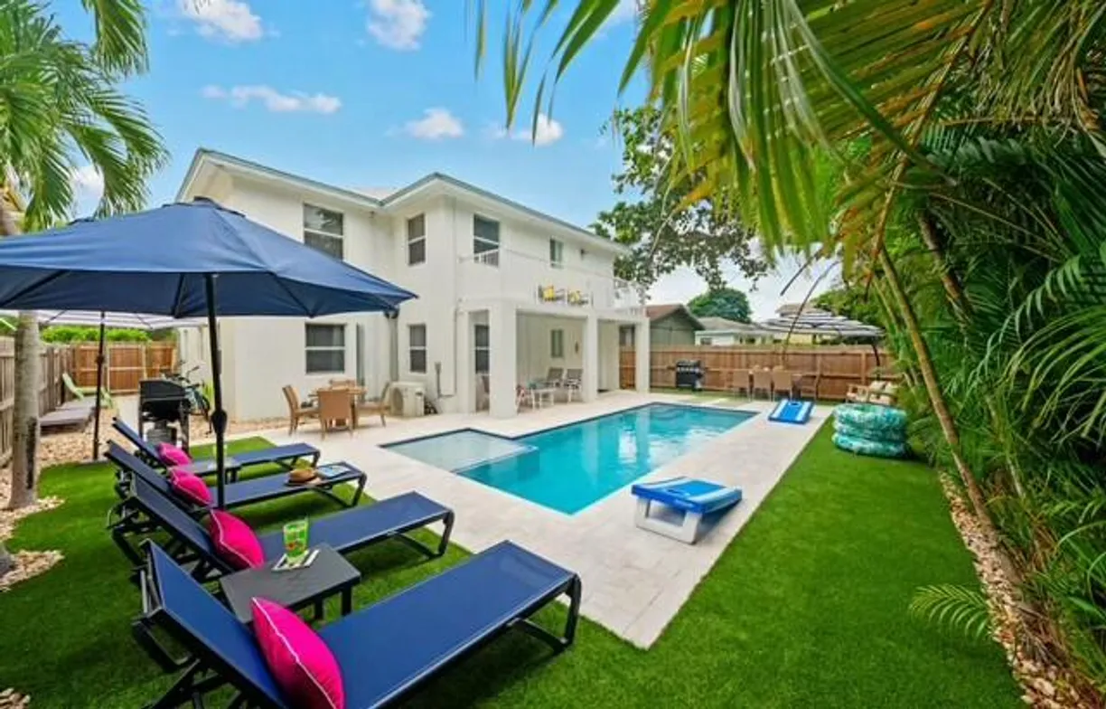 South Florida Real Estate | View 224 NW 2nd Avenue, B | 4 Beds, 2 Baths