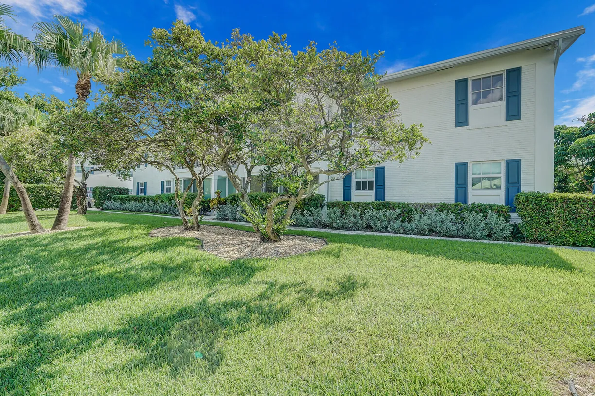 South Florida Real Estate | View 315 Venetian Drive, 8 | 2 Beds, 2 Baths