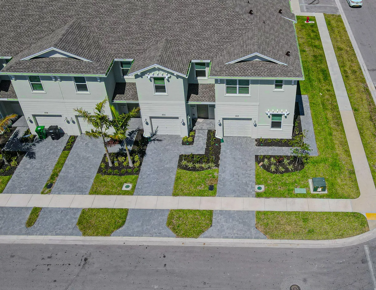 South Florida Real Estate | View 503 SE Rivergrass Street | 3 Beds, 2 Baths