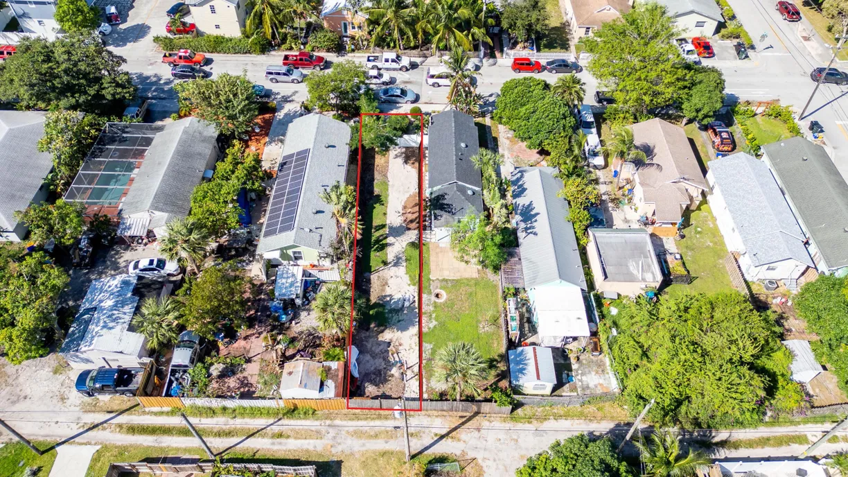 South Florida Real Estate | View 320 N D Street