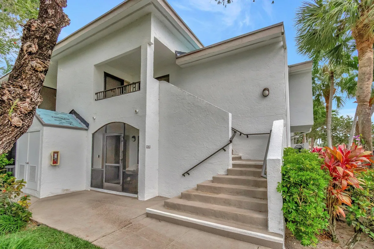 South Florida Real Estate | View 7509 Glendevon Lane, 1005 | 2 Beds, 2 Baths