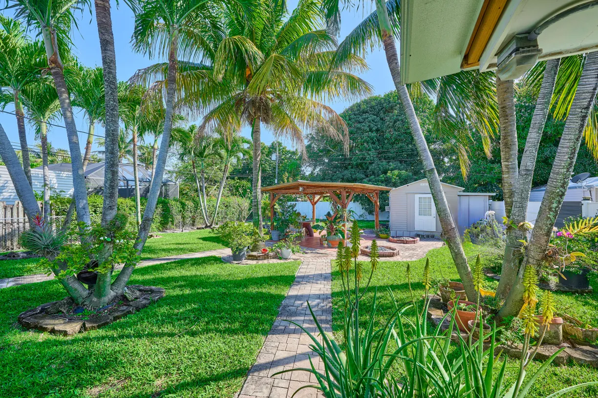 South Florida Real Estate | View 612 W Drew Street | Listing