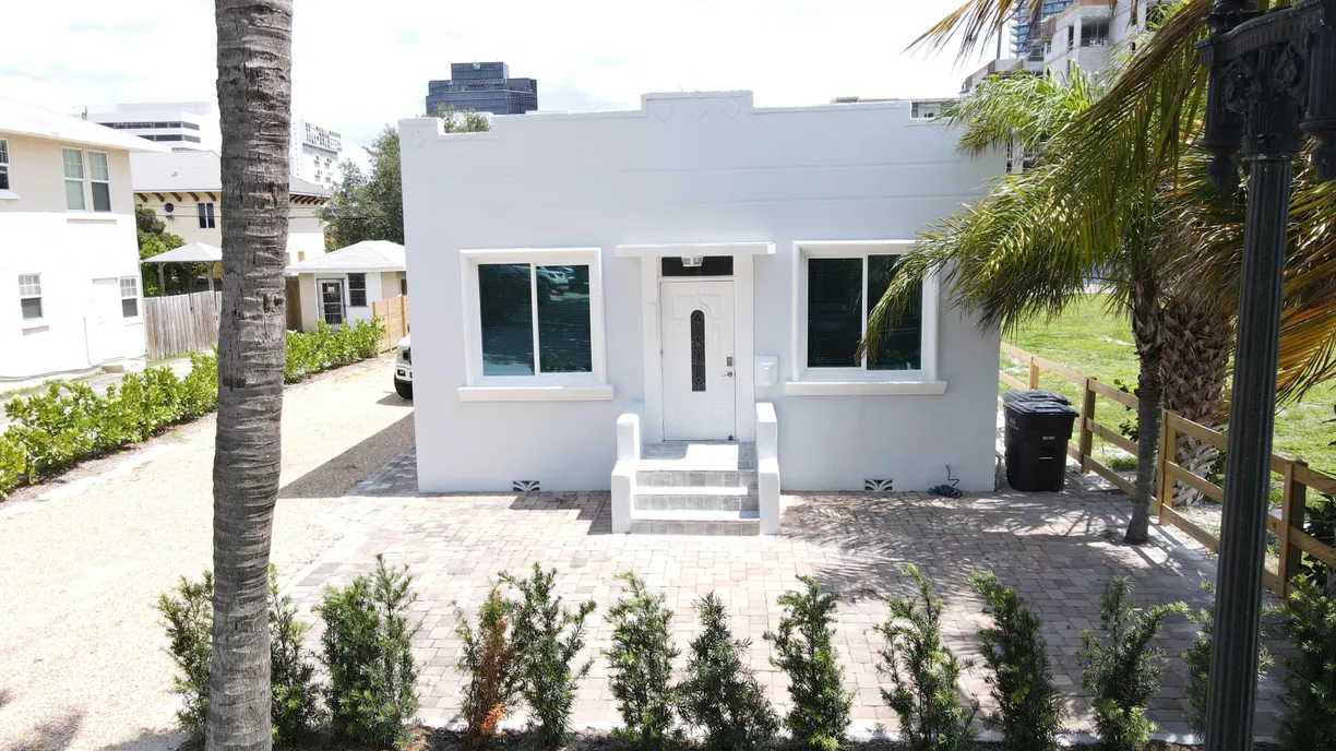South Florida Real Estate | View 318 9th Street, 2 | Listing