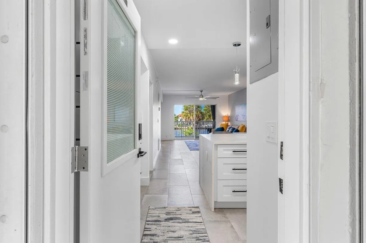 South Florida Real Estate | View 629 SE 19th Avenue, 201 | Listing