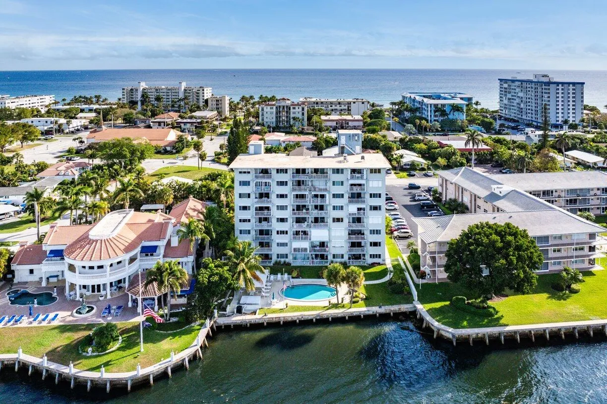 South Florida Real Estate | View 629 SE 19th Avenue, 201 | Listing