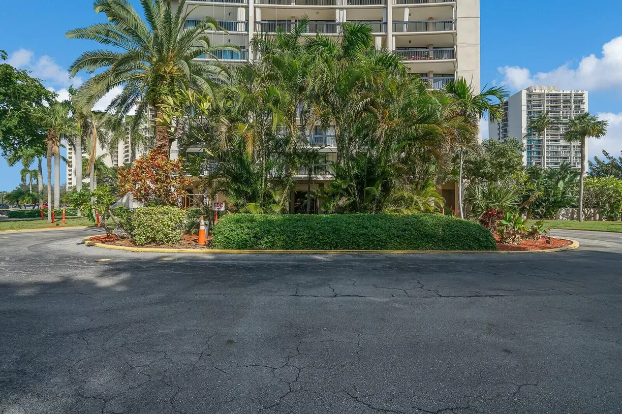 South Florida Real Estate | View 2425 Presidential Way, 601 | Listing