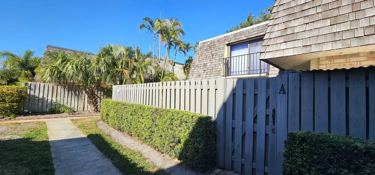 South Florida Real Estate | View 335 S Waverly Place, 7a | Listing