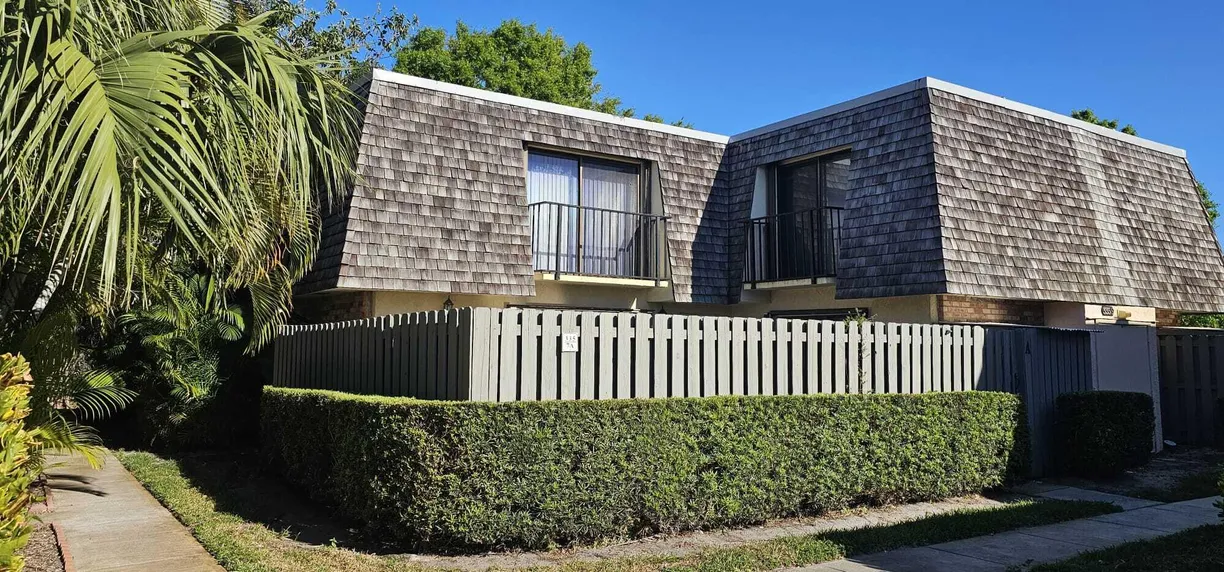 South Florida Real Estate | View 335 S Waverly Place, 7a | 2 Beds, 2 Baths
