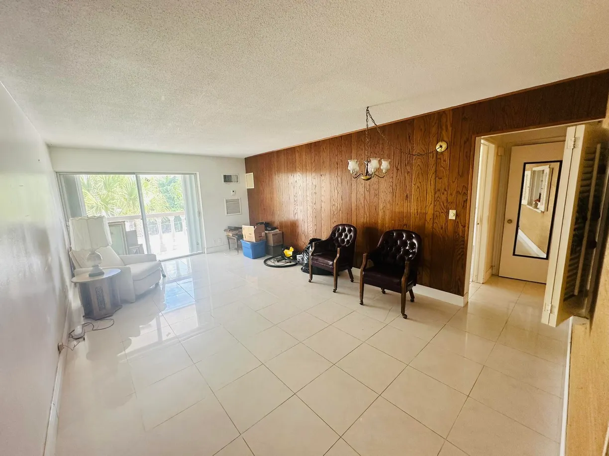 South Florida Real Estate | View 148 Yacht Club Drive, 5 | Listing