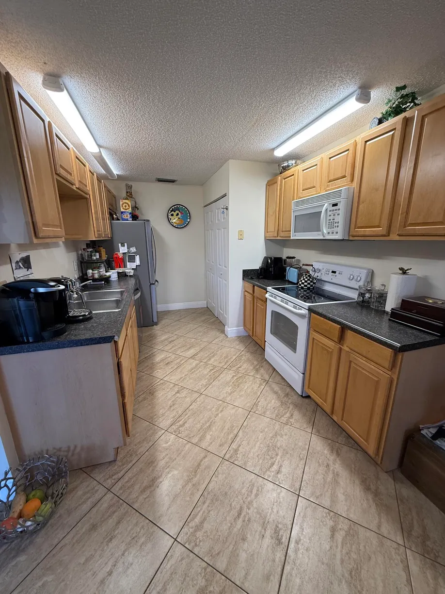 South Florida Real Estate | View 6039 La Palma Lane | Listing