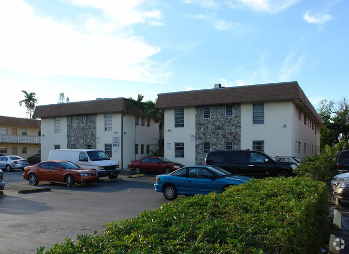South Florida Real Estate | View 2842 Fillmore Street, 14 | 1 Bed, 1 Bath
