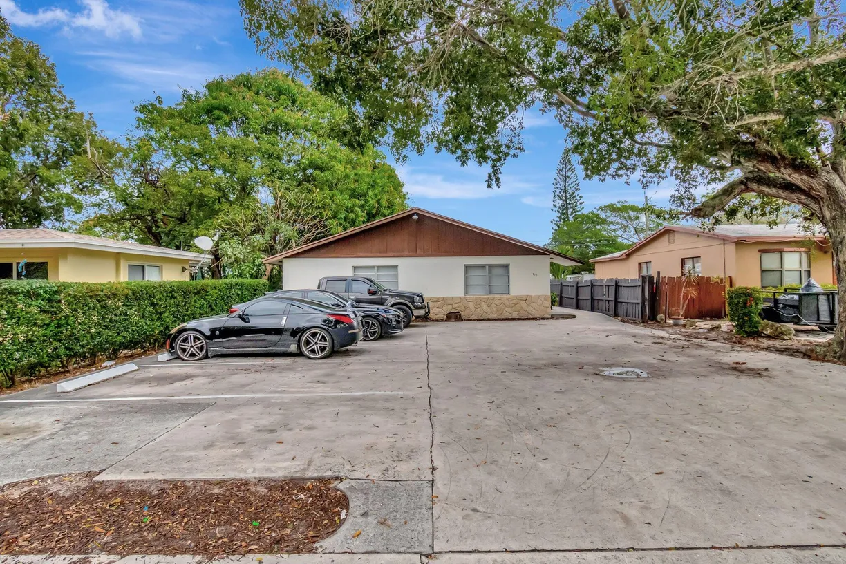 South Florida Real Estate | View 910 S L 1 Street, 1 -2 -3 | Listing