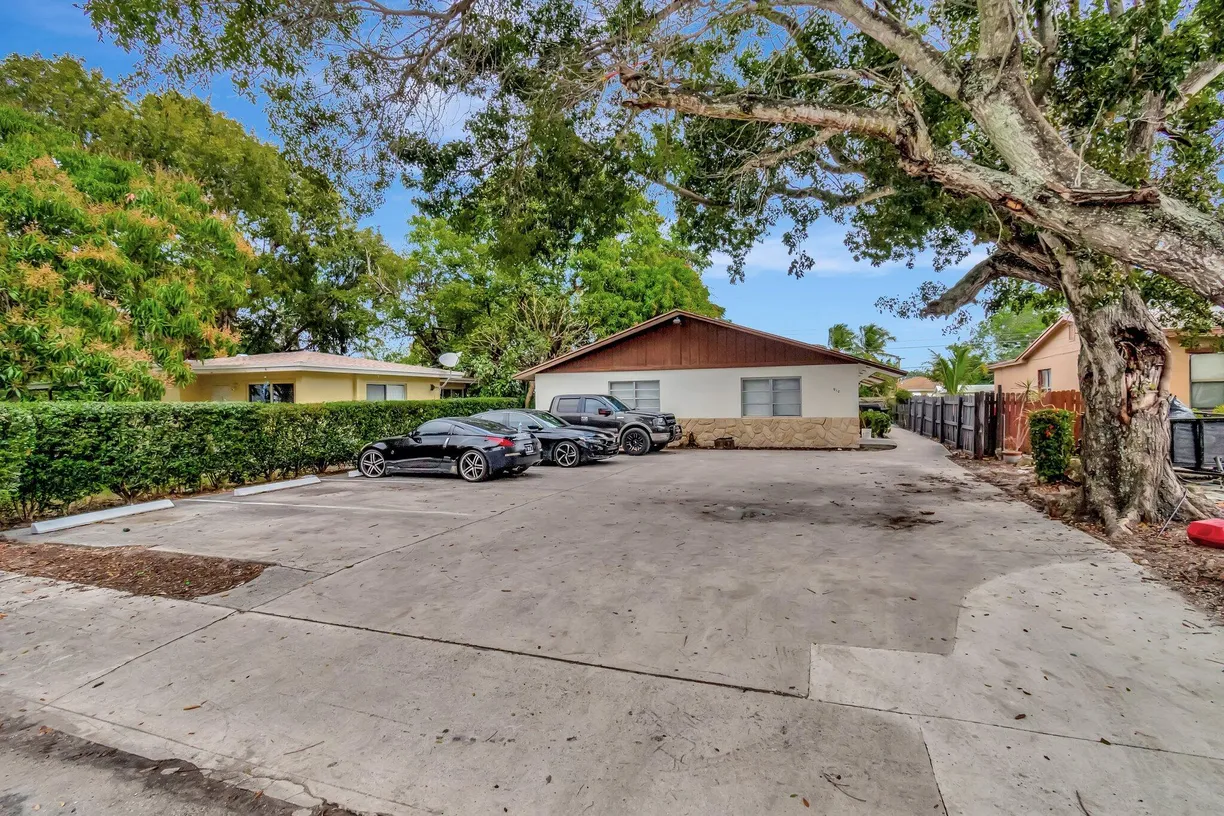 South Florida Real Estate | View 910 S L 1 Street, 1 -2 -3 | Listing