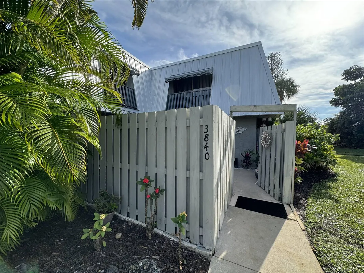 South Florida Real Estate | View 3840 SE Jefferson Street | 2 Beds, 2 Baths