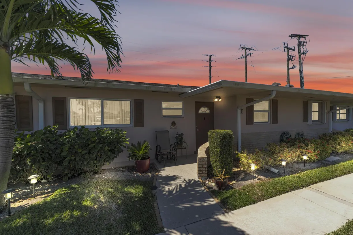 South Florida Real Estate | View 2533 Dudley Drive, E | 2 Beds, 2 Baths