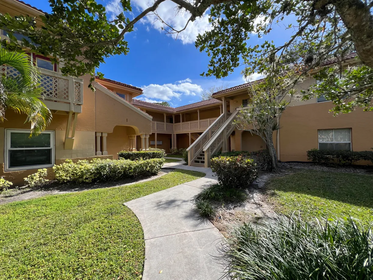 South Florida Real Estate | View 4847 Via Palm Lakes, 1018 | 1 Bed, 1 Bath