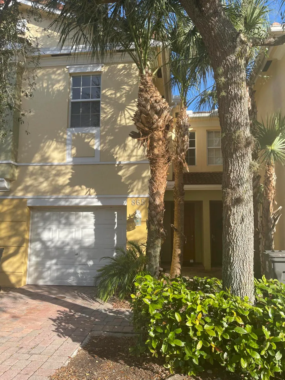 South Florida Real Estate | View 865 Pipers Cay Drive | 3 Beds, 2 Baths