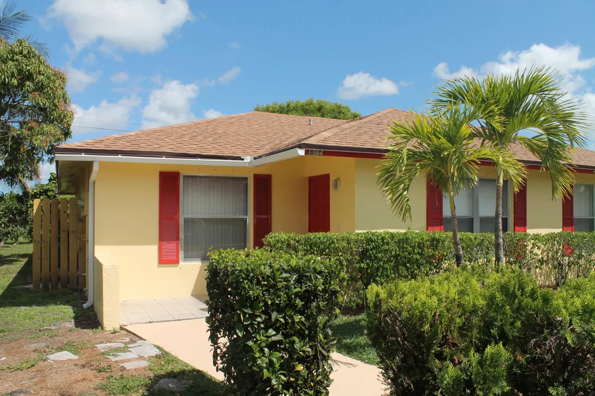 South Florida Real Estate | View 1384-1386 Riverside Circle | Listing