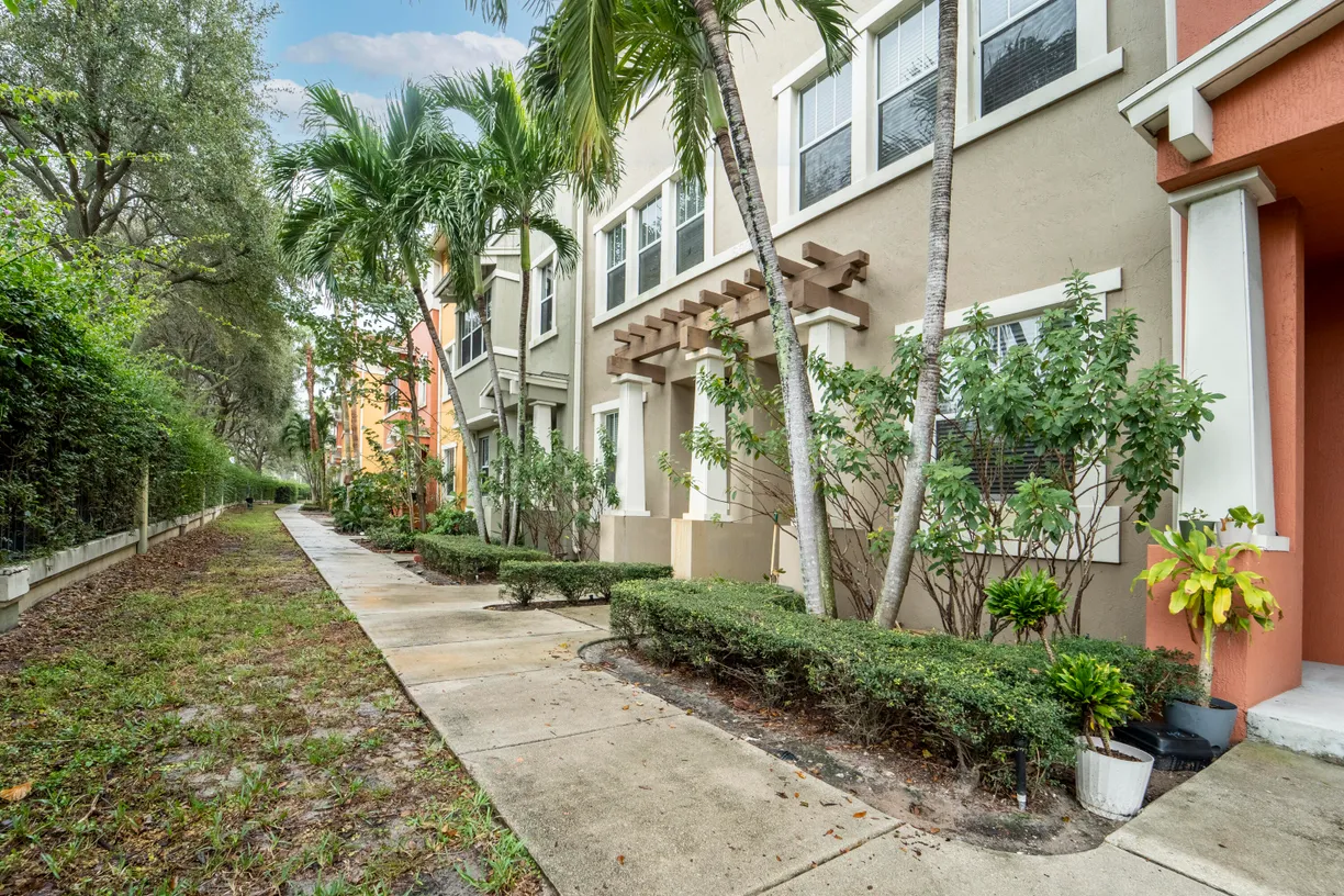 South Florida Real Estate | View 660 Amador Lane, 5 | Listing