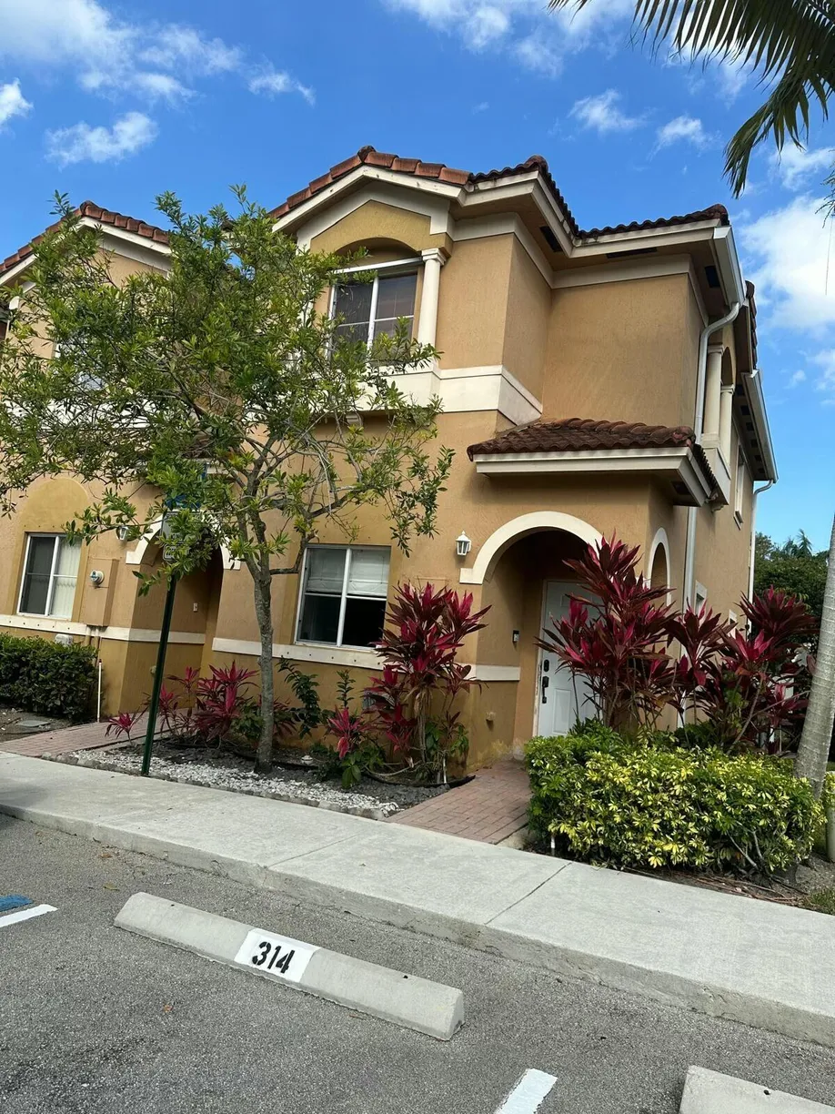 South Florida Real Estate | View 6018 Woodlands Boulevard | Listing