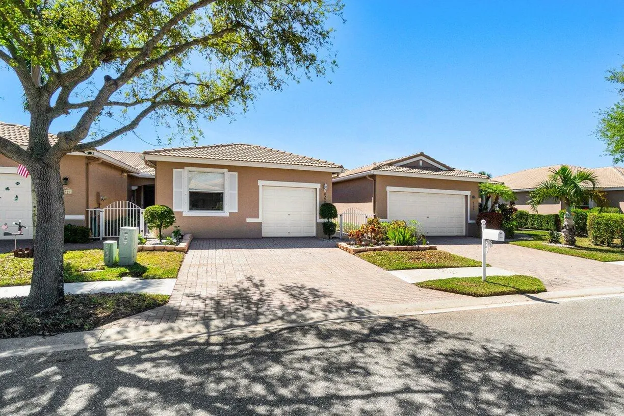 South Florida Real Estate | View 8590 Lineyard Cay | Listing