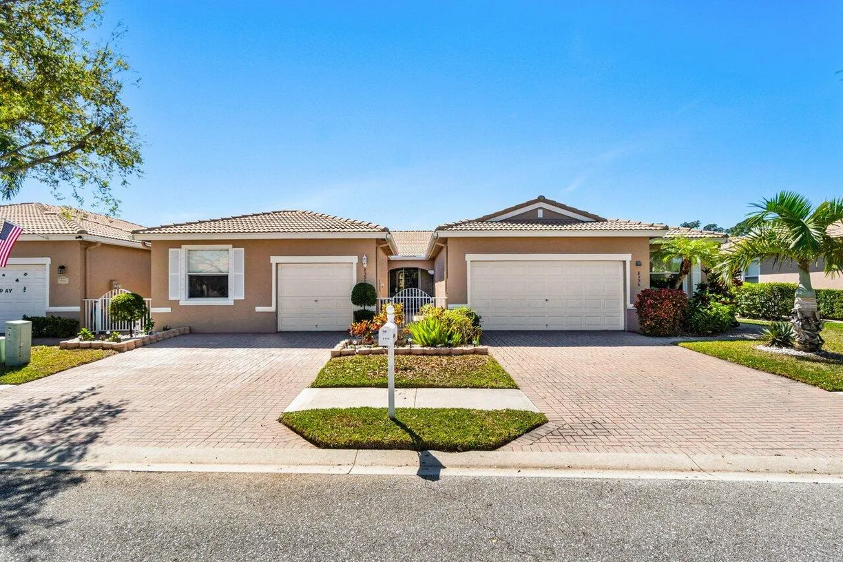 South Florida Real Estate | View 8590 Lineyard Cay | 3 Beds, 2 Baths