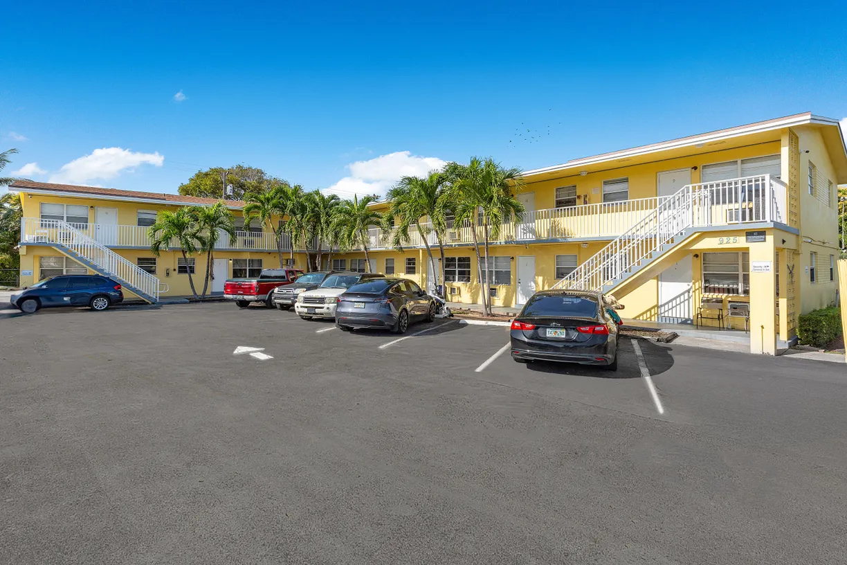 South Florida Real Estate | View 925 S K Street | Listing