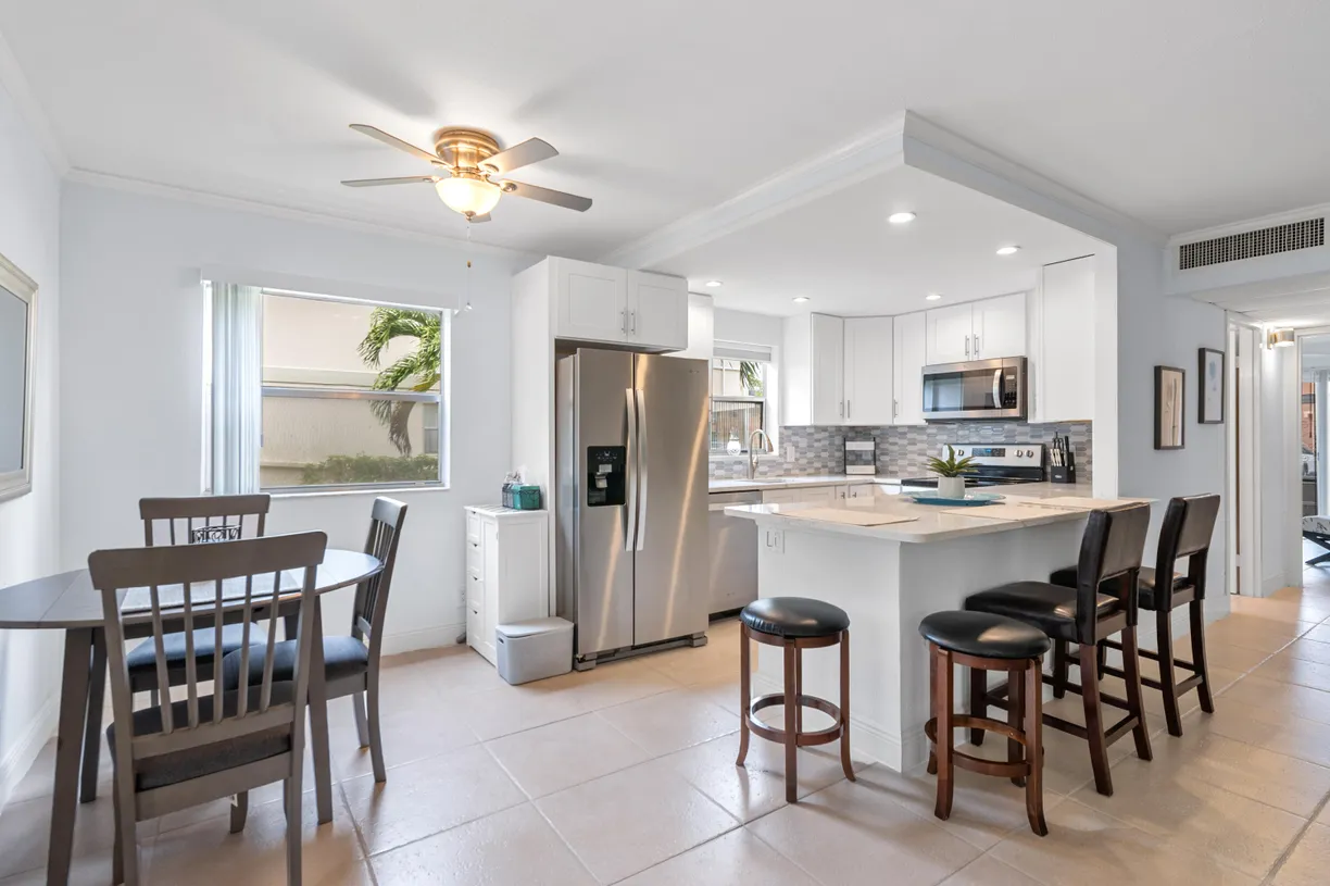 South Florida Real Estate | View 676 Saxony O | 2 Beds, 2 Baths