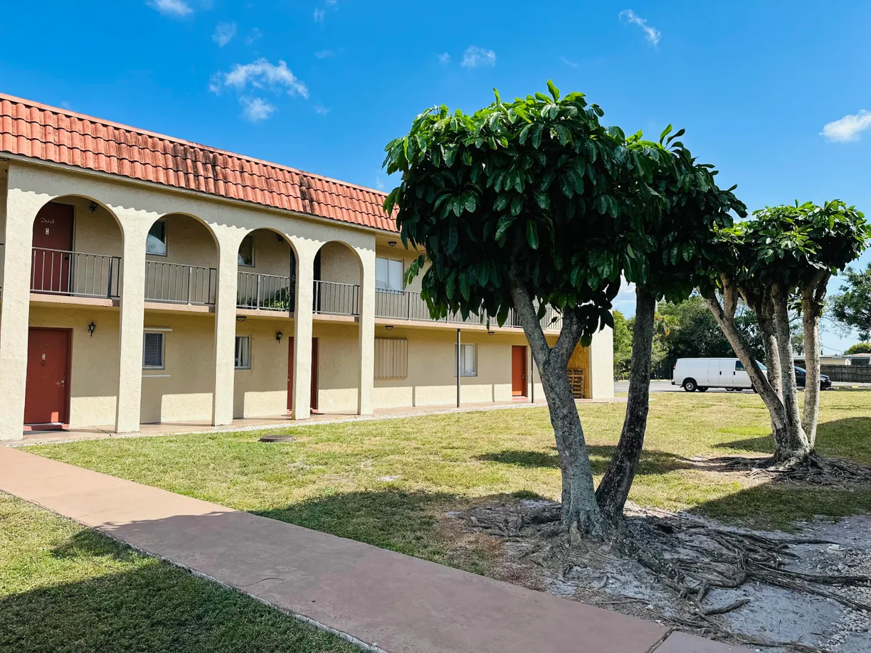 South Florida Real Estate | View 6040 Forest Hill Boulevard, 103 | 2 Beds, 1 Bath
