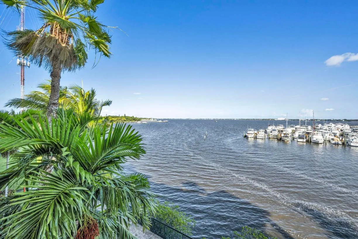South Florida Real Estate | View 975 NW Flagler Avenue, 304 | 2 Beds, 2 Baths
