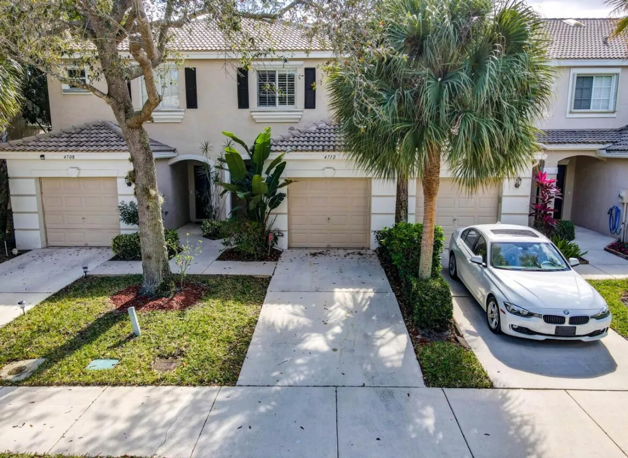 South Florida Real Estate | View 4712 Palmbrooke Circle | 3 Beds, 2 Baths