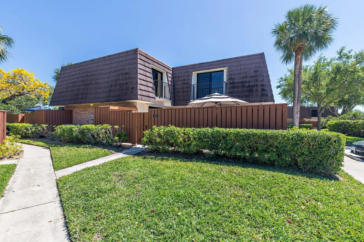 South Florida Real Estate | View 1523 15th Court, 77a | 2 Beds, 2 Baths
