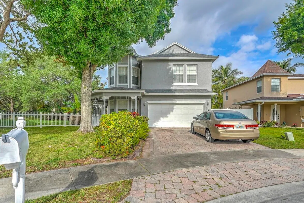 South Florida Real Estate | View 113 Country Club Way | 5 Beds, 2 Baths
