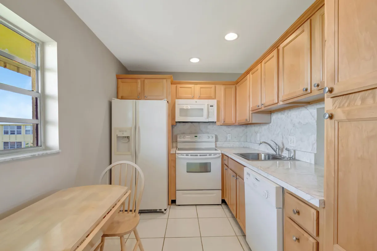 South Florida Real Estate | View 2515 NE 1st Court 412 | 1 Bed, 1 Bath