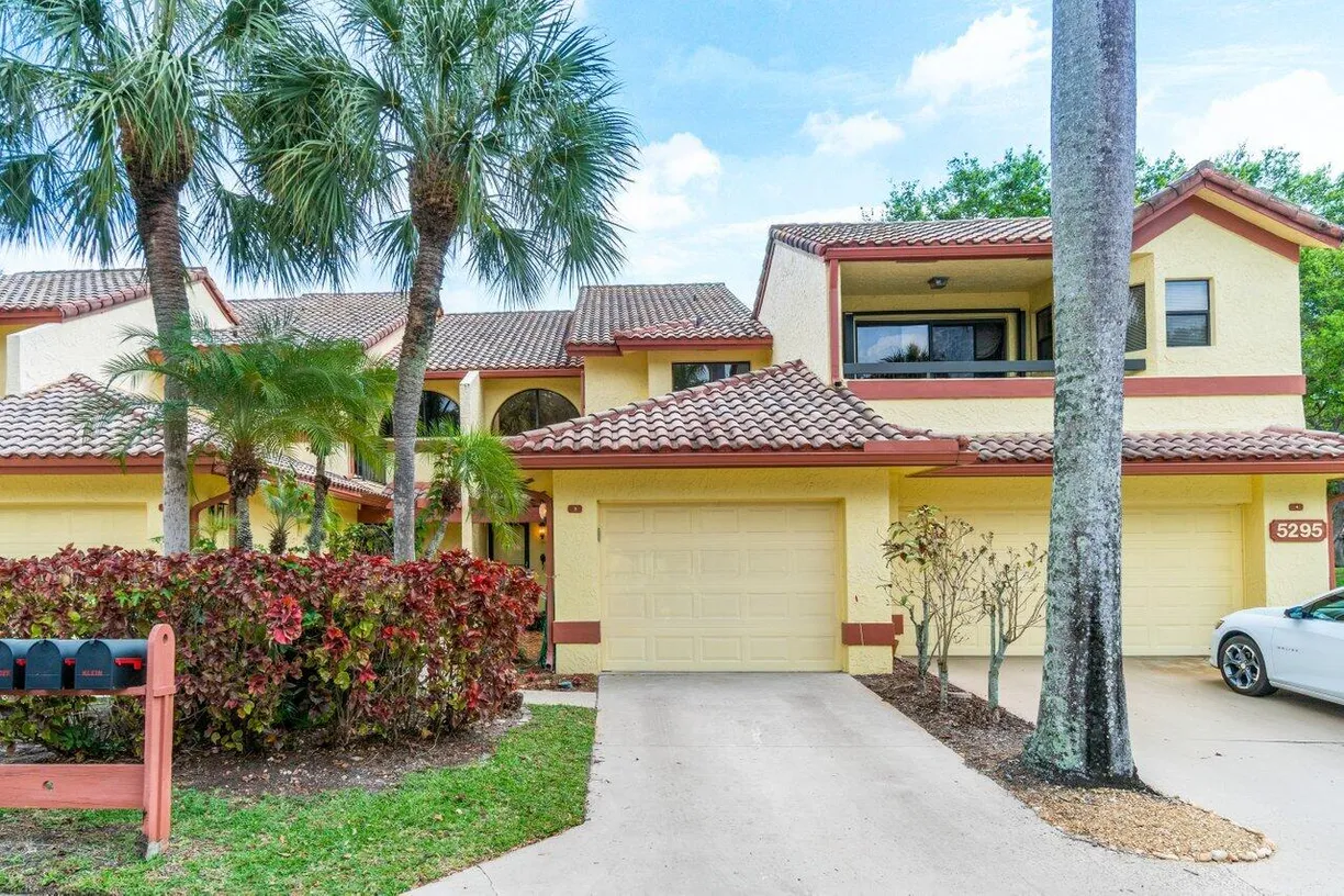 South Florida Real Estate | View 5295 10th Fairway Drive, 3 | 2 Beds, 2 Baths