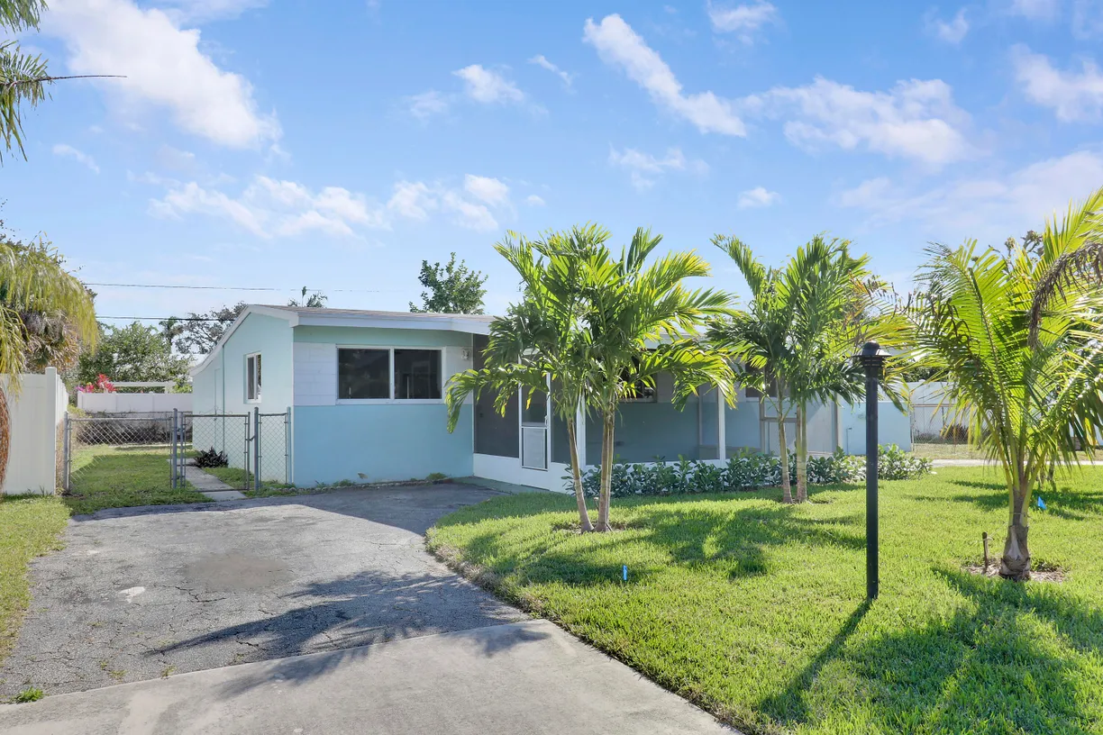 South Florida Real Estate | View 18975 SE Homewood Avenue | 3 Beds, 2 Baths