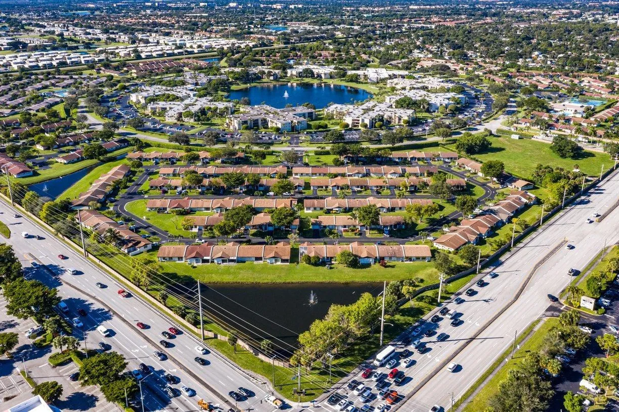 South Florida Real Estate | View 5332 Viburnum Circle | 2 Beds, 2 Baths