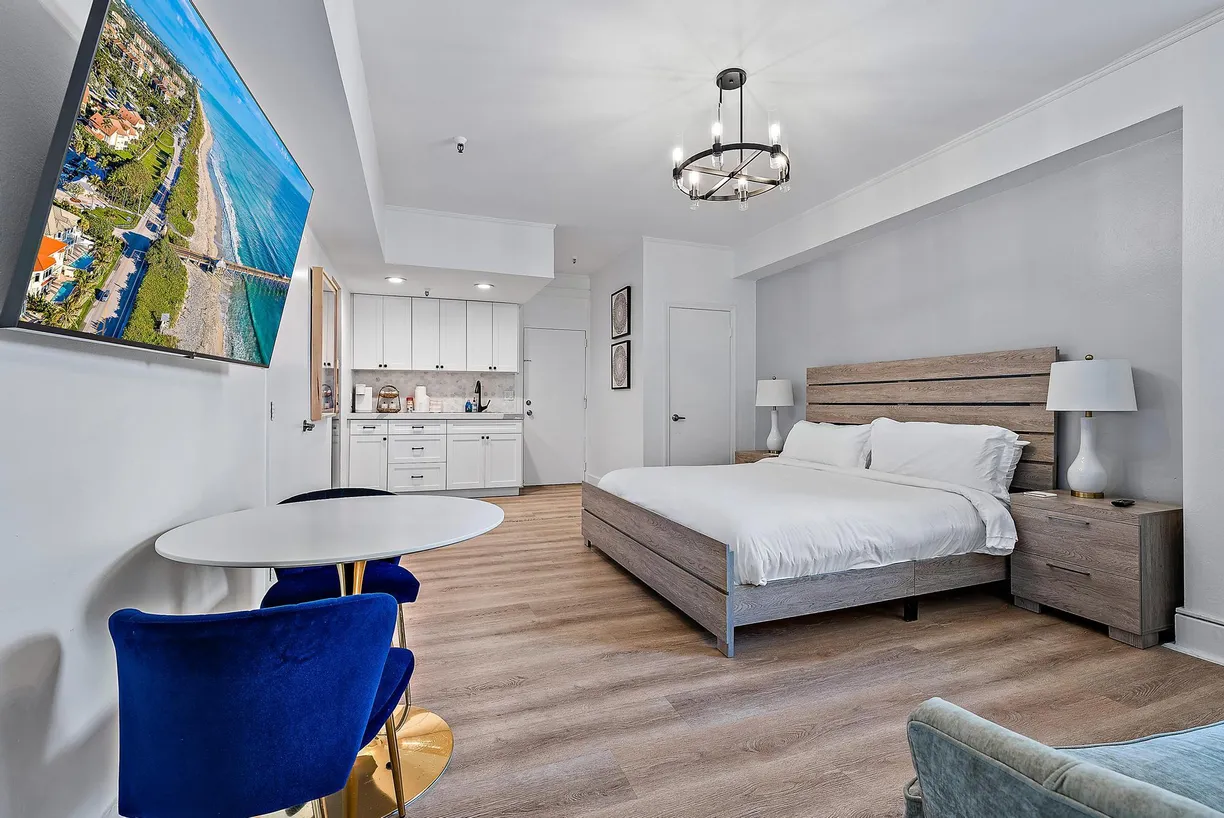 South Florida Real Estate | View 235 Sunrise Avenue, 3032 | Listing