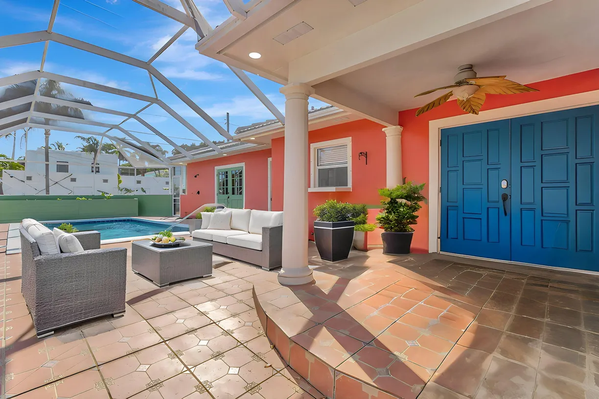 South Florida Real Estate | View 532 N Palmway | 3 Beds, 2 Baths