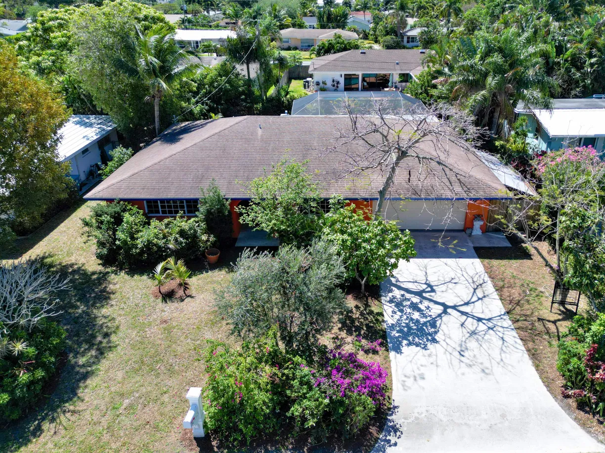 South Florida Real Estate | View 718 SW 27th Place | 3 Beds, 3 Baths