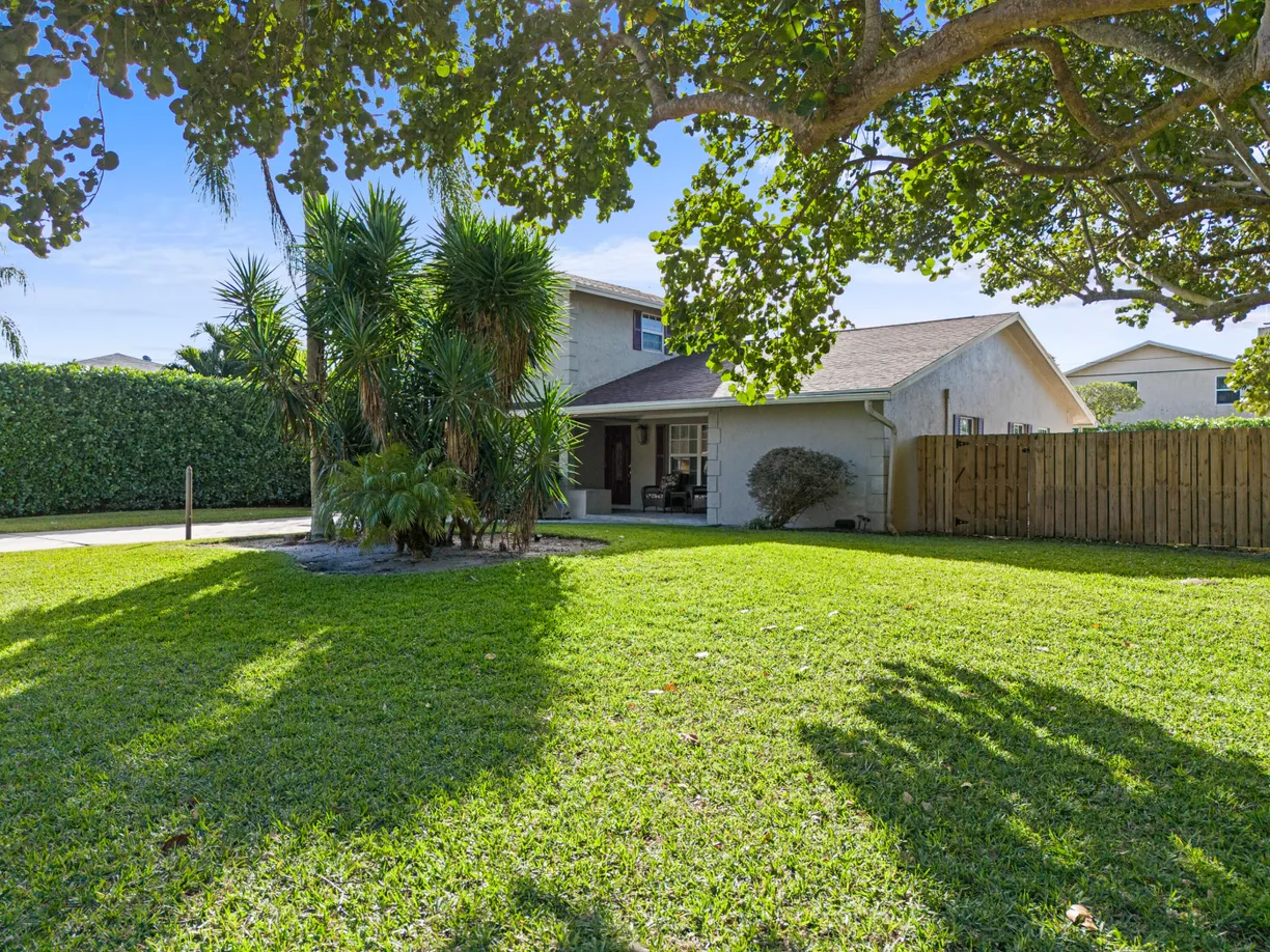 South Florida Real Estate | View 4610 Pine Tree Dr Drive | Listing