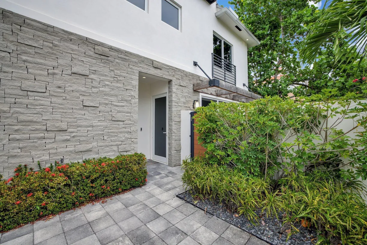 South Florida Real Estate | View 1407 NE 4th Place | Listing