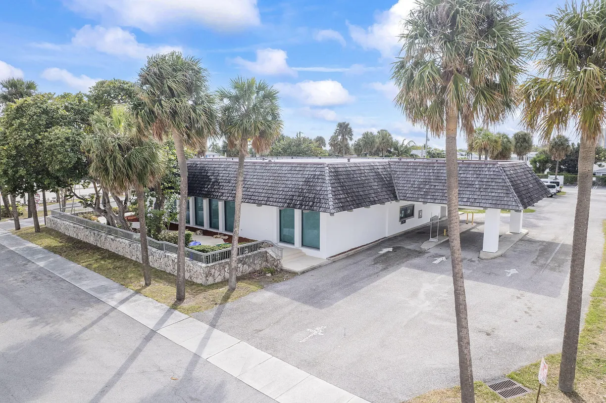 South Florida Real Estate | View 1200 E Blue Heron Boulevard | Listing