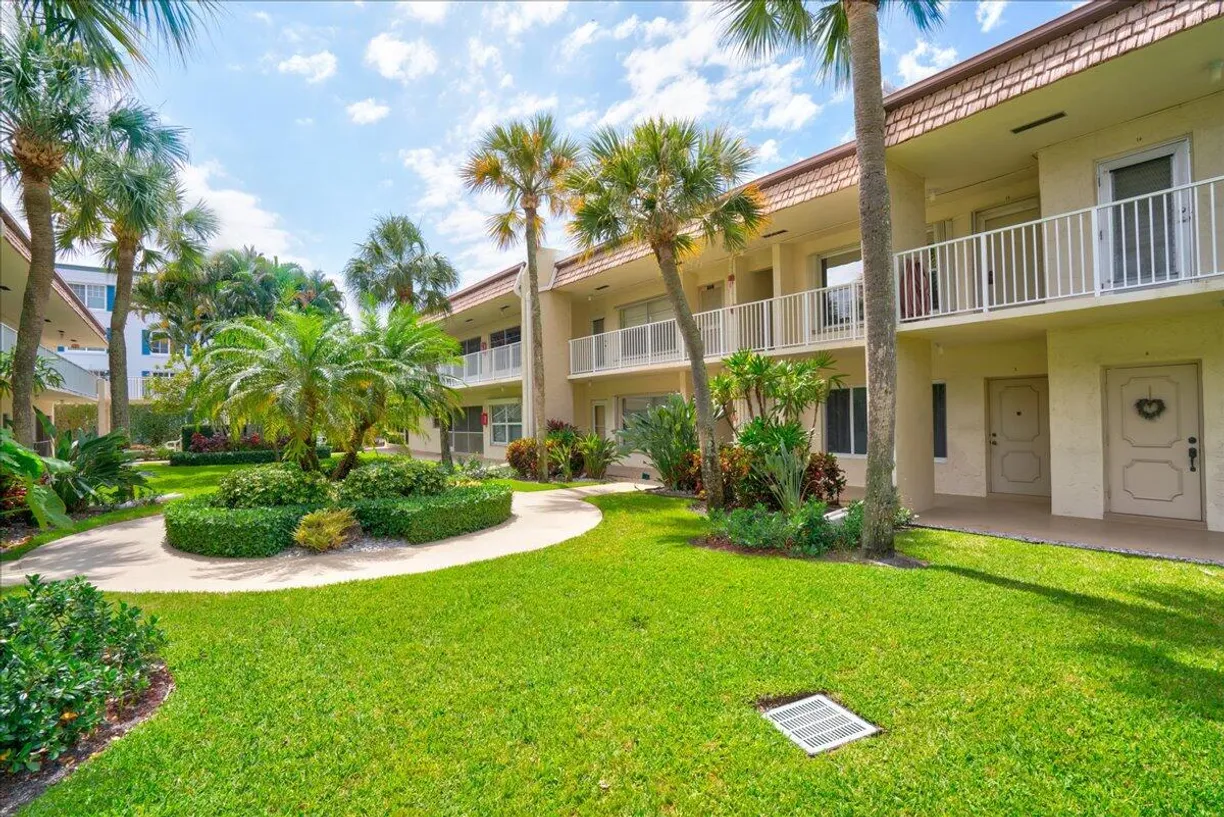 South Florida Real Estate | View 638 Snug Harbor Drive, E4 | 1 Bed, 1 Bath